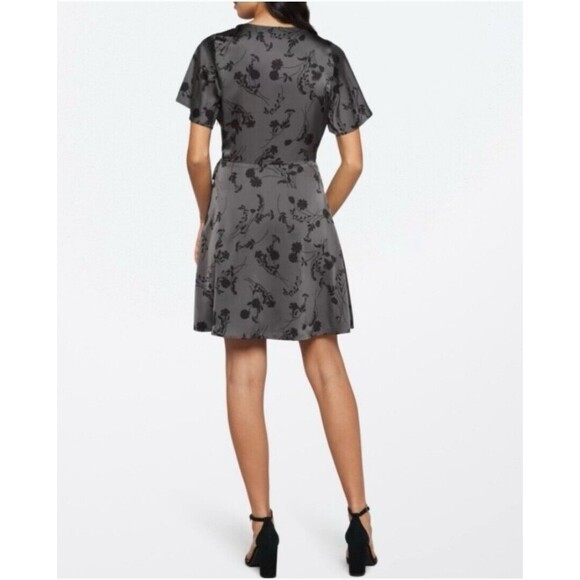 New 41 Hawthorn W's (L) Gray & Black Floral Satin Flutter Sleeve Faux Wrap Dress - Picture 5 of 14